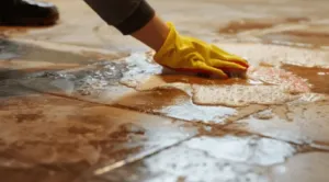 come pulire il pavimento in cotto macchiato