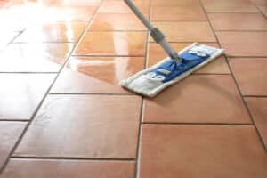 pulire pavimento cotto